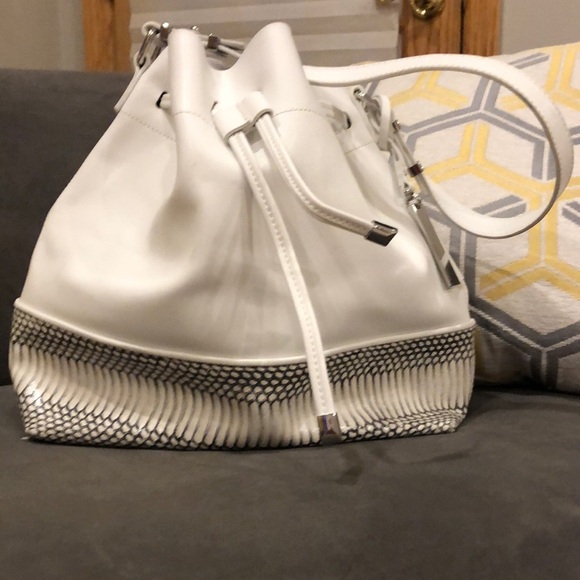 Vince Camuto Handbags - Vince Camuto 100% leather shoulder bag with draw cinch.  Silver hardware